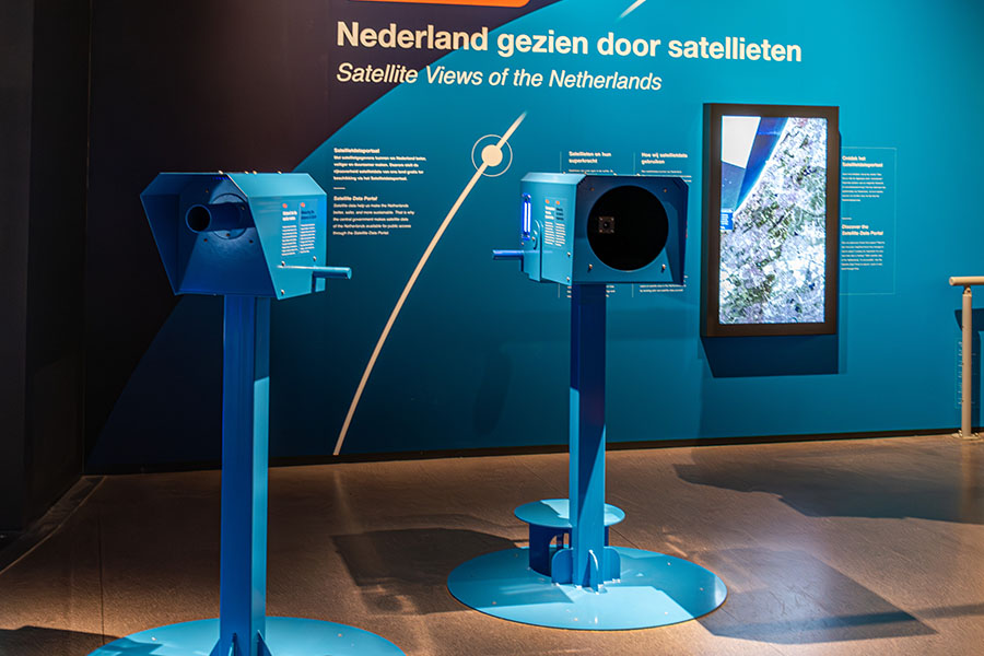 overzicht tentoonstelling satellieten Space Expo